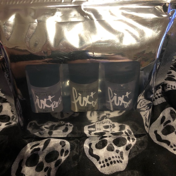 BNIB MAC Shiny Pretty Things Fix+ Party Pack - Picture 4 of 7